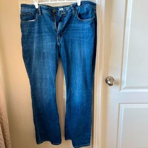 Lee bootcut medium wash jeans regular length slight flare super flattering curvy